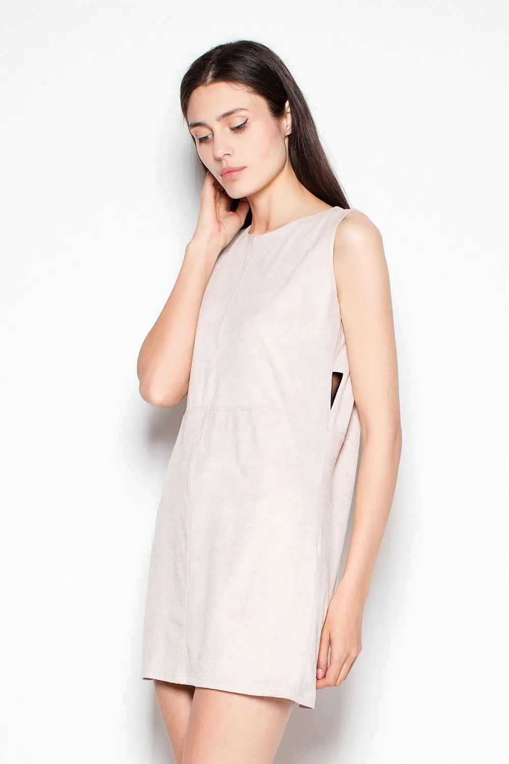 Chic Versatility: Venaton Midi Dress for Effortless Daytime Glamour