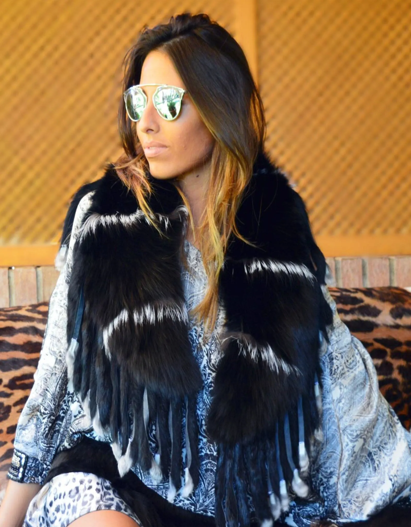 Fur Collar with Fringe in Black