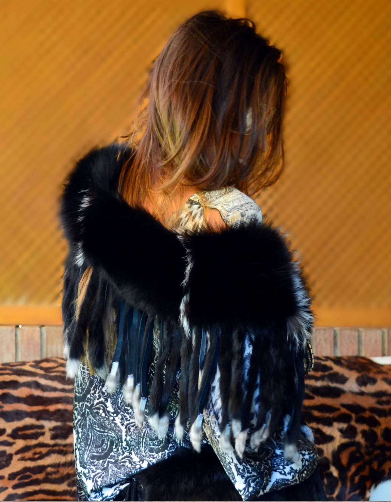 Fur Collar with Fringe in Black