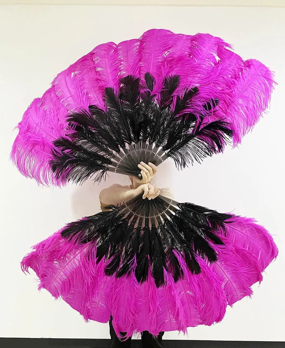 Mix black & hot pink 2 Layers Ostrich Feather Fan 30''x 54'' with Travel leather Bag