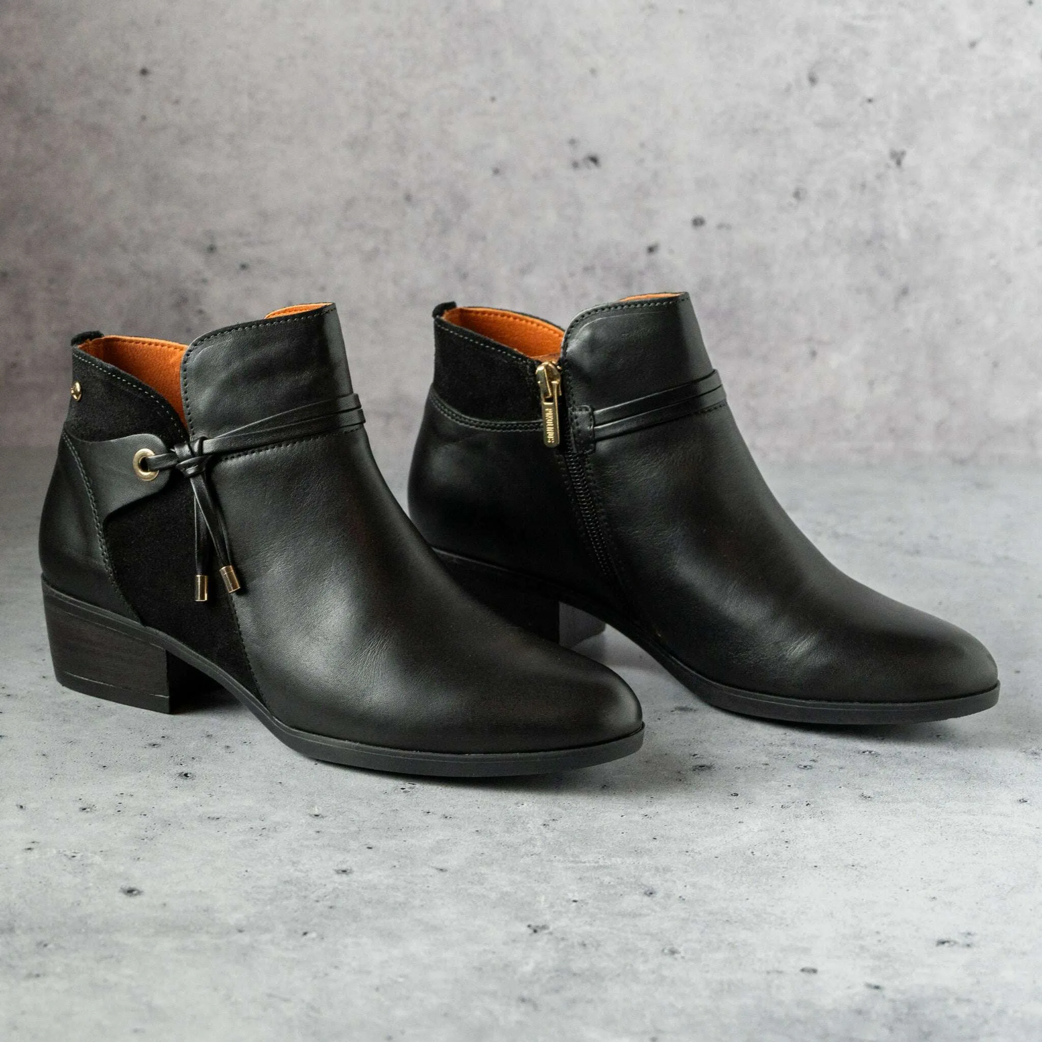 Pikolinos - Daroca W1U-8505 in Black & Cuero