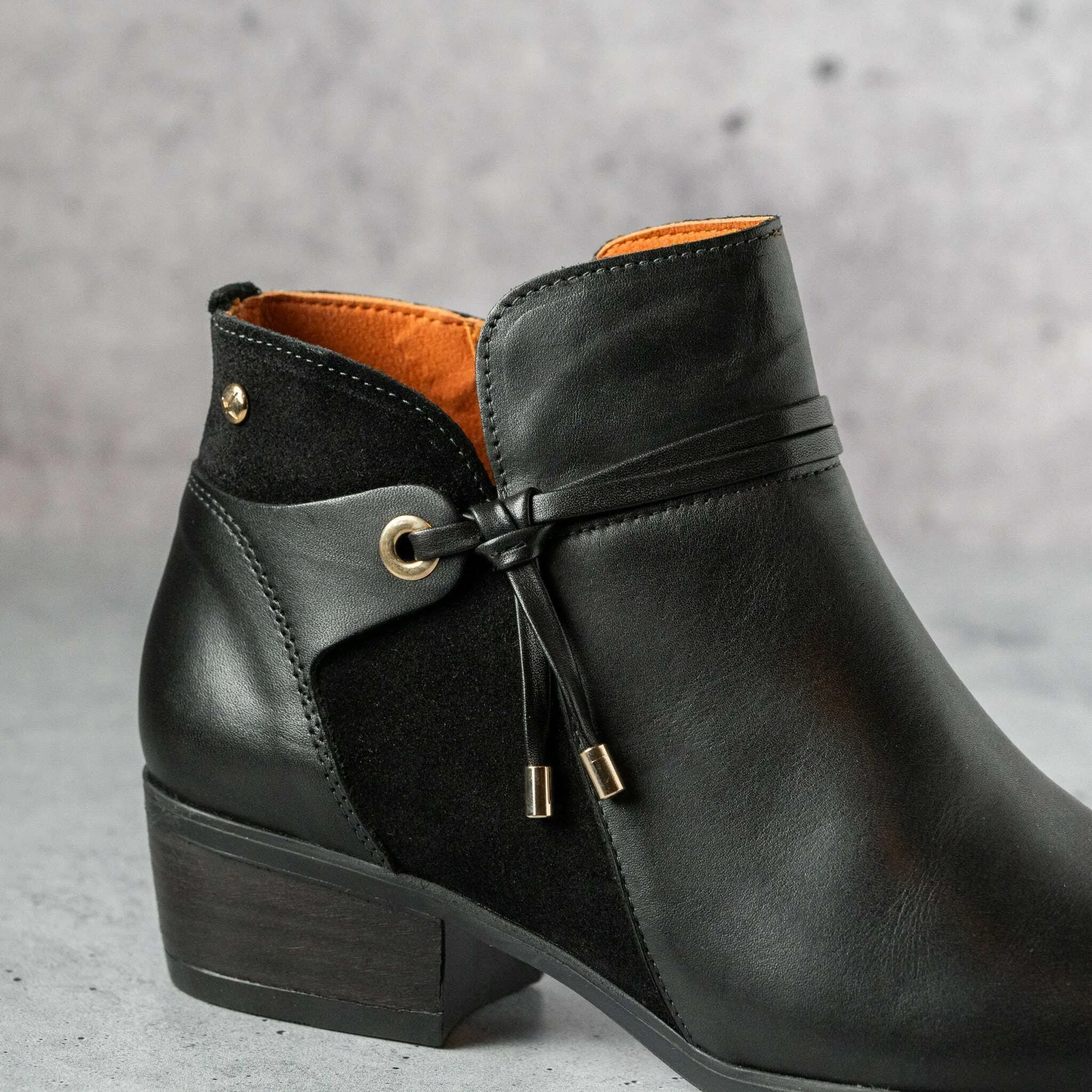 Pikolinos - Daroca W1U-8505 in Black & Cuero