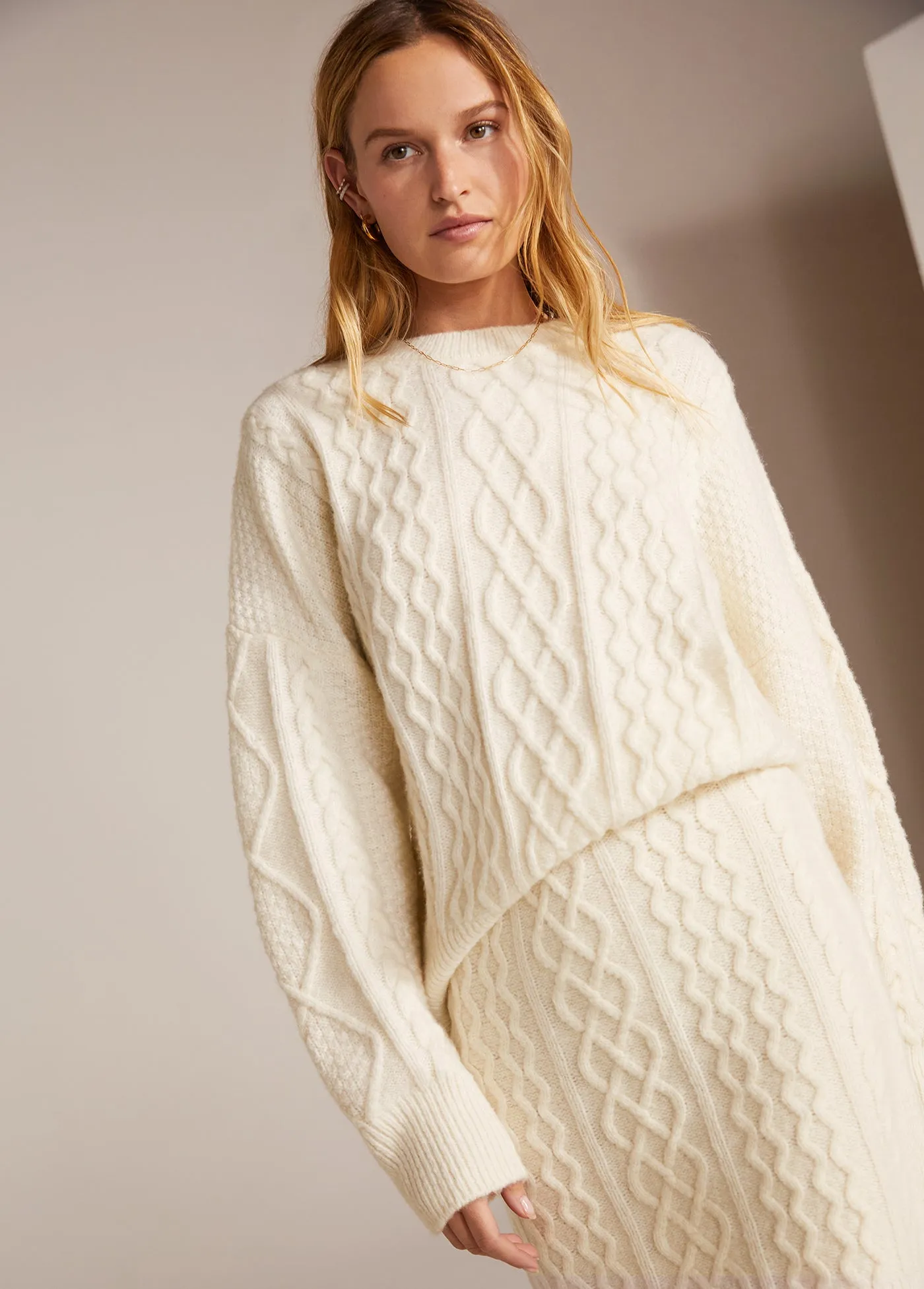 THE OVERSIZED CABLE SWEATER